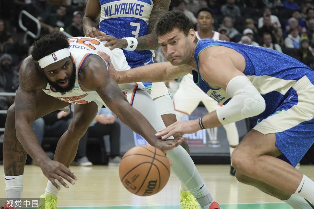 她不仅在前 她不仅在前