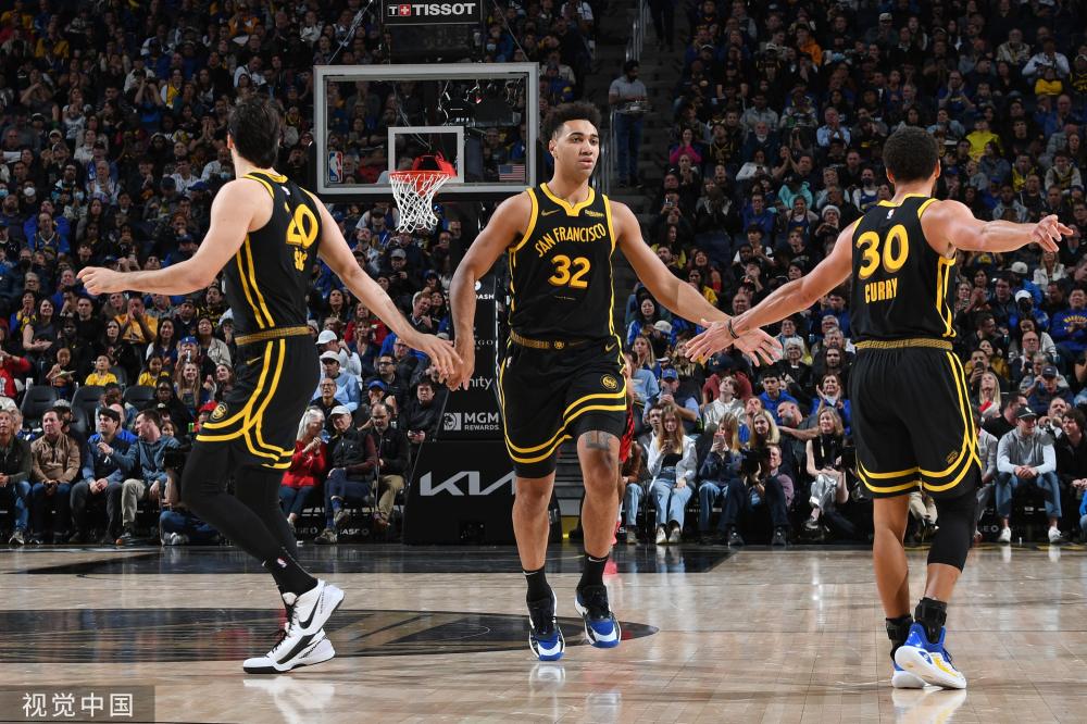 让球员们感 让球员们感